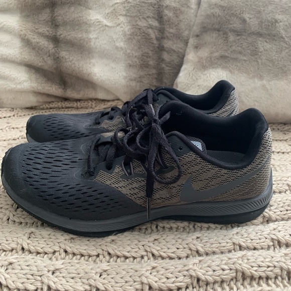 Nike black and grey running and training sneakers - Picture 1 of 4